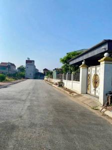 Tôi CC bán 150m đất thị trấn Văn Giang, Hưng Yên. MT quyền lực 8.3m. Ô tô tránh. Chỉ 5.8 tỷ